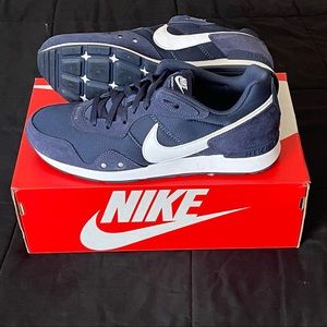 Nike Venture Runner